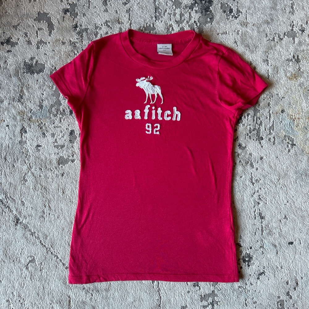 Abercrombie & Fitch Pink fitted tee with embroidered logo